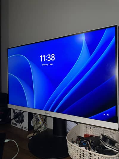 BENQ 27 inch borderless led monitor