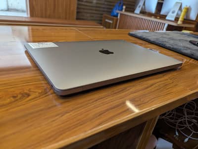 Macbook Air 2020 8/512 13" with Genuine Charger