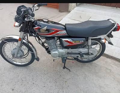 Honda 125 2024 black  for sale 5000 driven only urgent sale