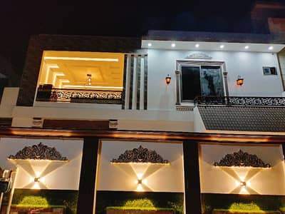 Beautiful 17 Marla House In Center Of Gujranwala