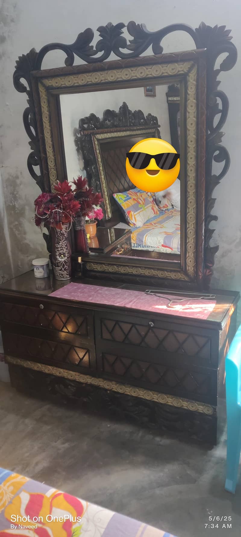 king size bed plus side table 3