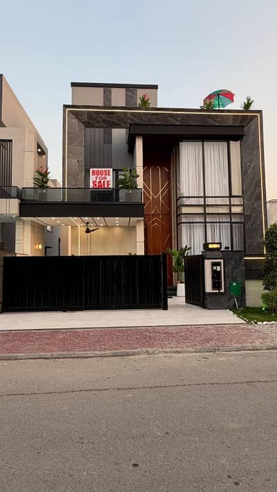 10 MARLA SEMI FURNISHED ULTRA MODREN HOUSE FOR SALE IN OVERSEAS B BAHRIA TOWN LAHORE