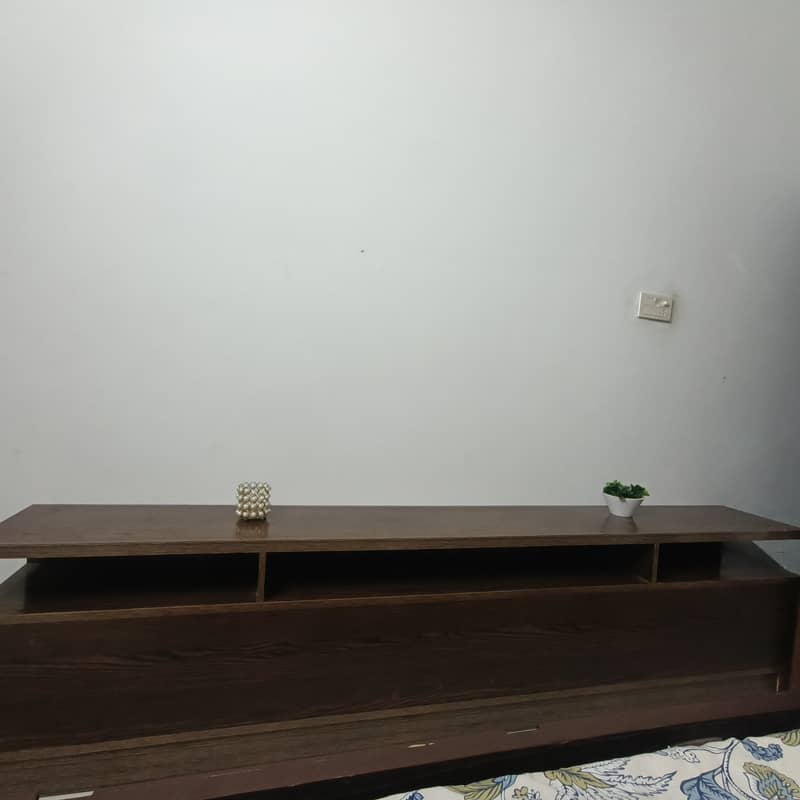 media console 4