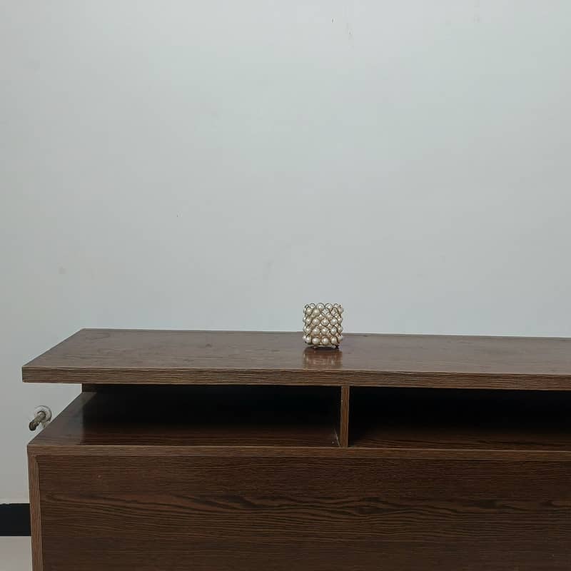 media console 5