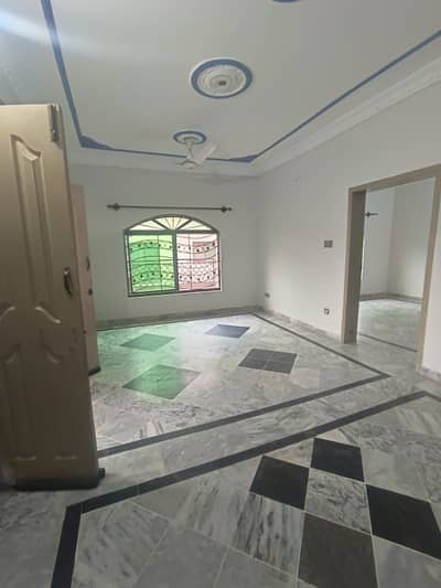 SPRATE DOOR UPPER PORTION FOR RENT LOCATION CHAKLALA SCHEME 3