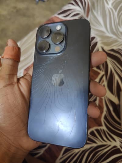iPhone 15 pro back crack  jv 81 bh all oky water pack