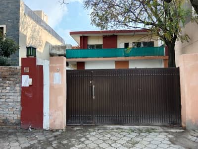 F-6 ,Old but Liveable 444 sqyds house for sale. Rs. 23 cr