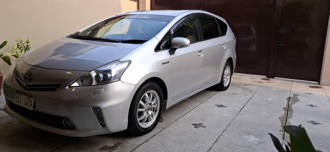 toyota prius alpha 7 seater
