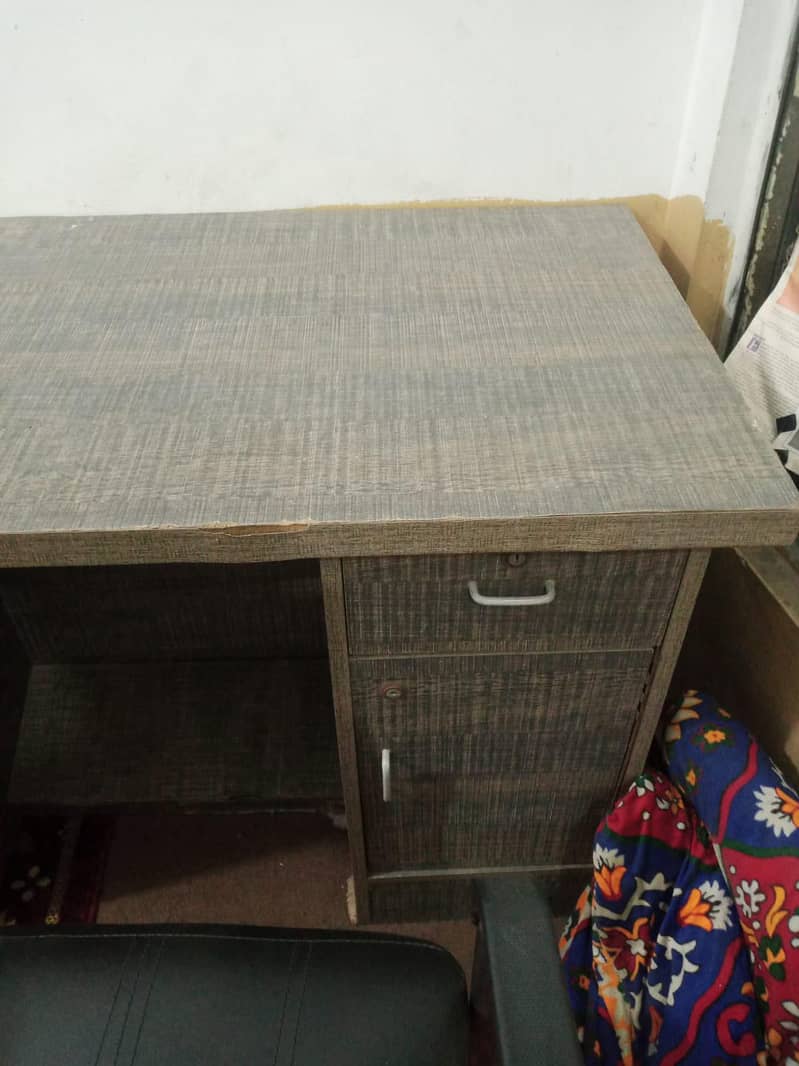 study table 0