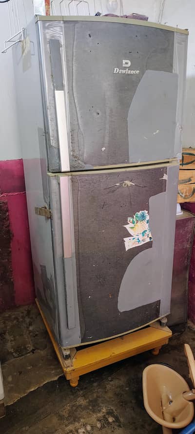 sirf freezer ka uper ek side thanda HOTA hai or fridge thanda nai krta
