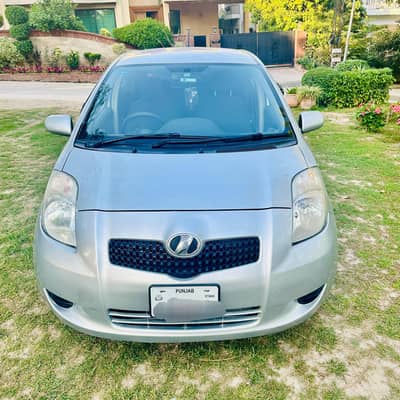 Toyota vitz 1.0 Automatic Total Genuine 05/07 Own name