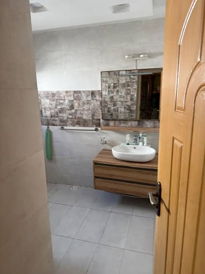Ideal location new lalazar rose lane