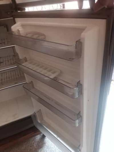 dawlance fridge medium size