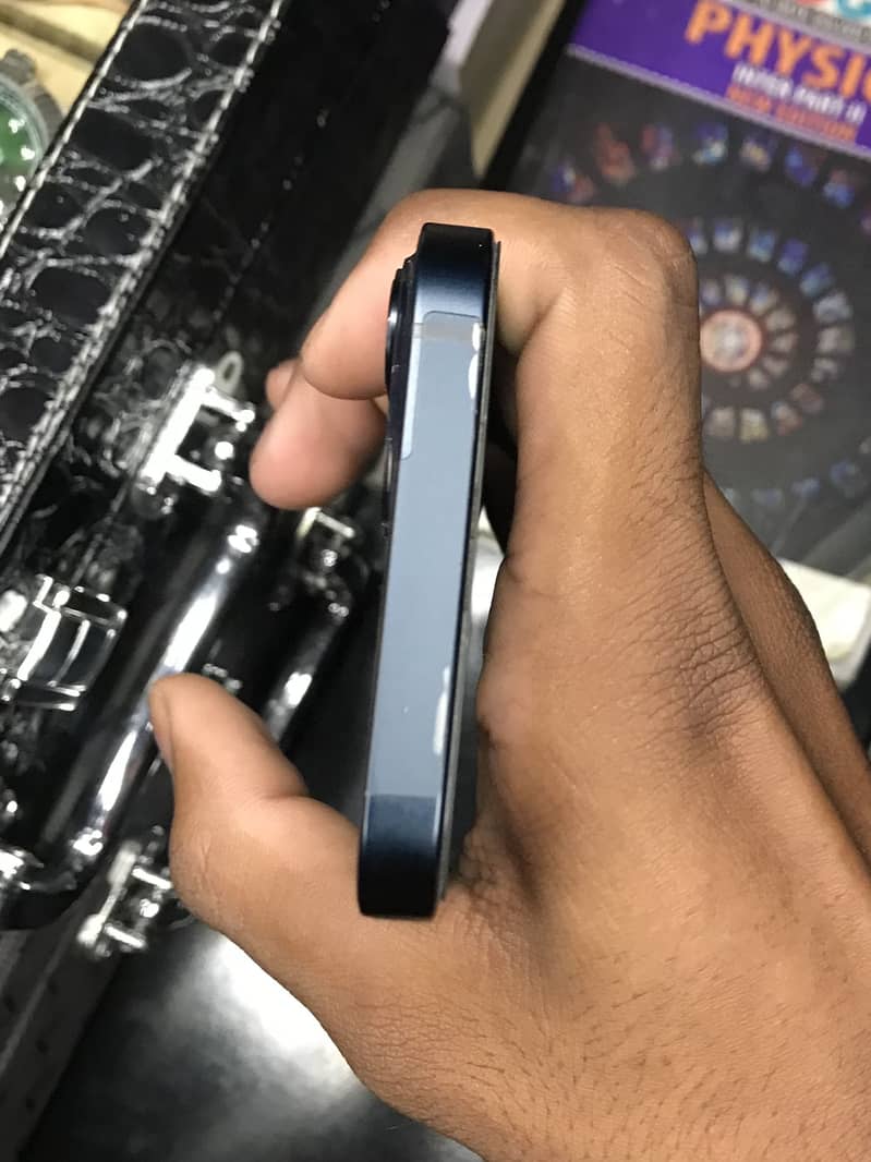 Iphone 13 4