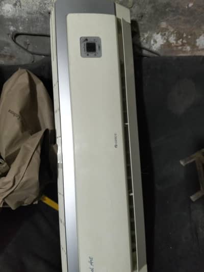 GREE 2 ton SADA AC 10 by 9 condition gas nahi Hy  55k only 03034352143