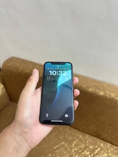 iPhone XS. Factory unlock