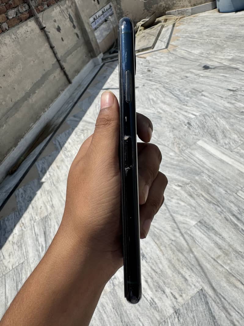 IPhone 11 pro max 4