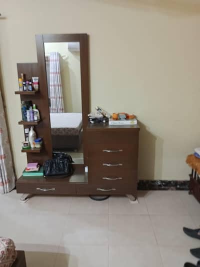 Used Dressing Table