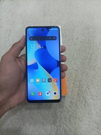 10 by 10 condition  4+4 8GB Ram 128 GB Memory 5000 battery
