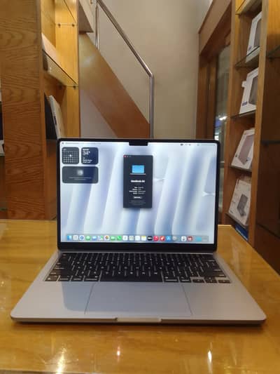 MacBook Air 2022 M2 chip 8/512