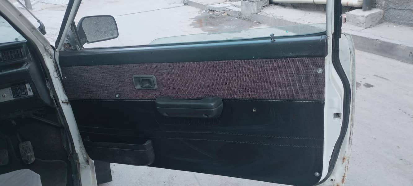 Charade Model 1986 two door 8