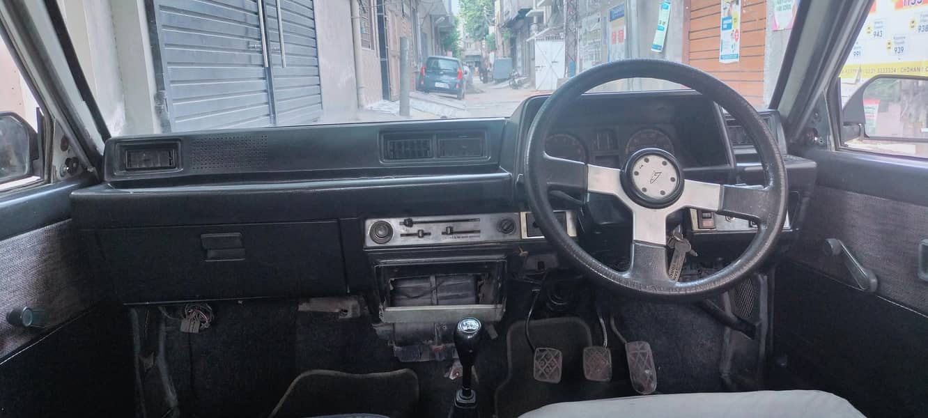 Charade Model 1986 two door 12