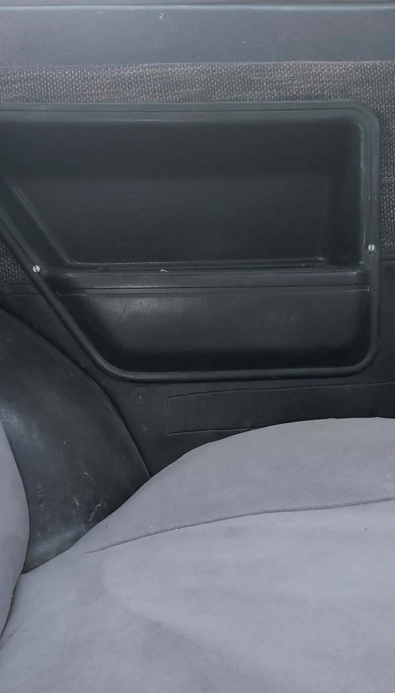 Charade Model 1986 two door 13