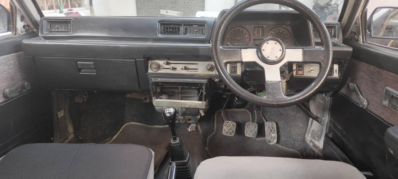 Charade Model 1986 two door 16