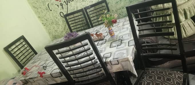 Dinning Table condition 9/10
