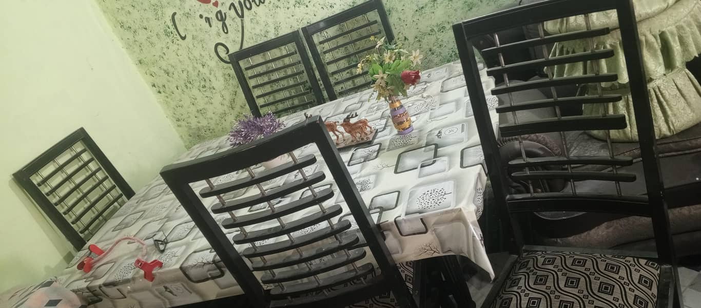 Dinning Table condition 9/10 0