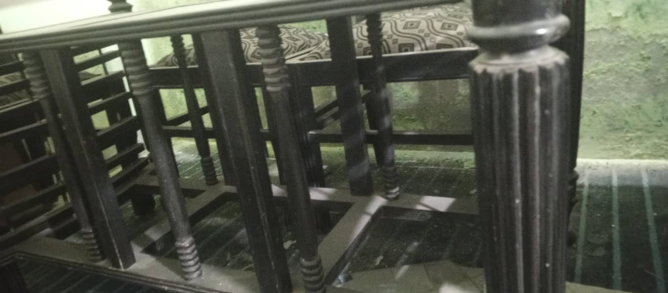 Dinning Table condition 9/10 5