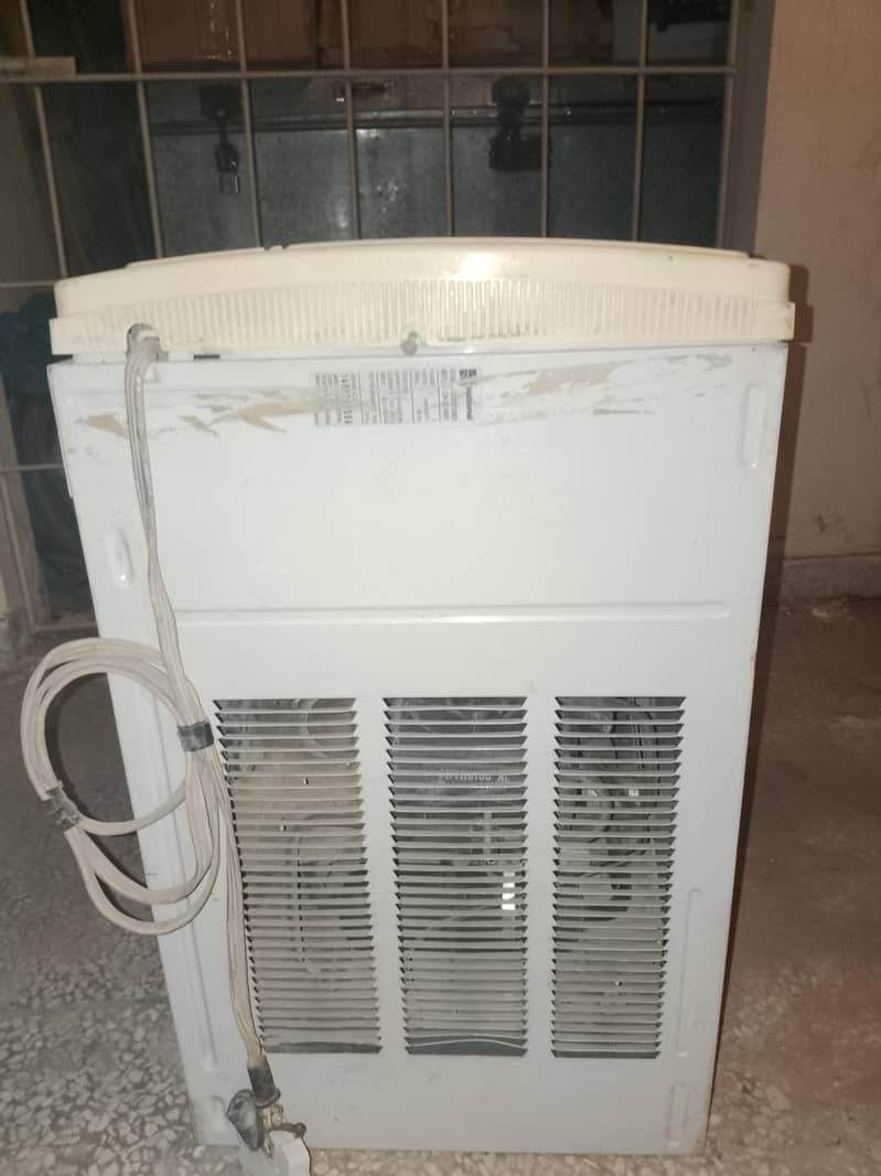 window AC 3