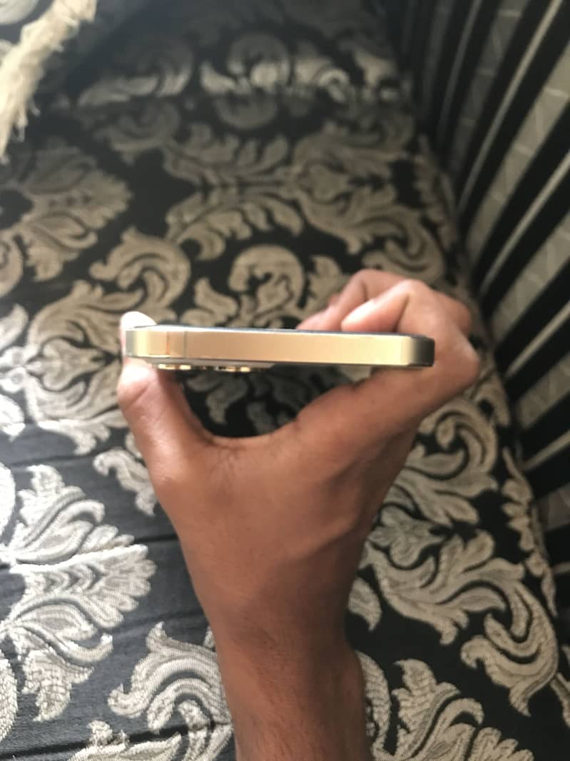 Iphone 12 pro max 5