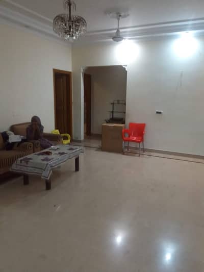 Defence 300 Yards Bungalow For Rent