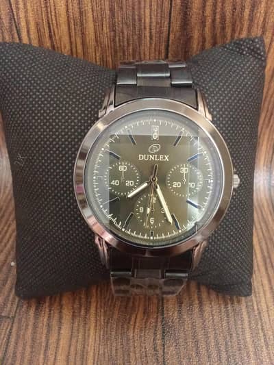 Dunlex ki stylish aur premium look wali wrist watch sale k liye