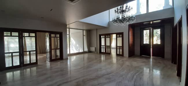 F-8, 666 sqyds old but Liveable house for sale