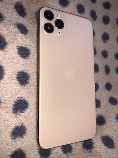 IPhone 11 pro max in clean 10/10 condition (golden color)