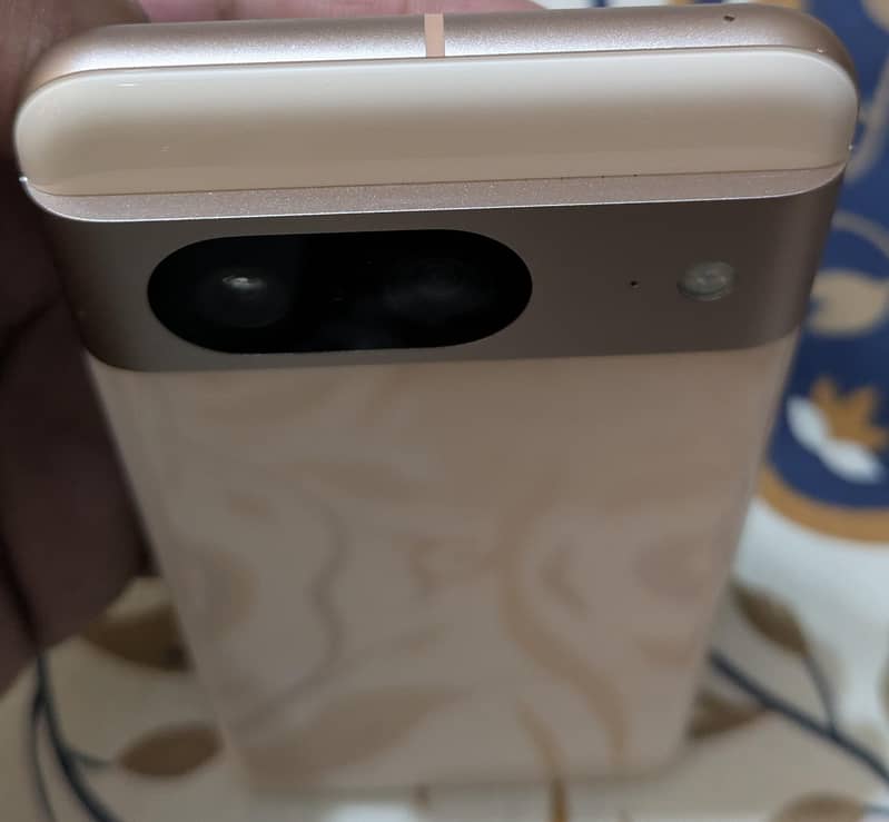 Google Pixel 8 - 10/10 Mint Condition 4