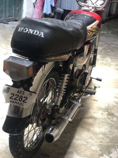 Black colour 2022 model 2023 mai register hain