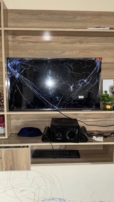 Tcl Qled 3 months used broken screen for sale 22k