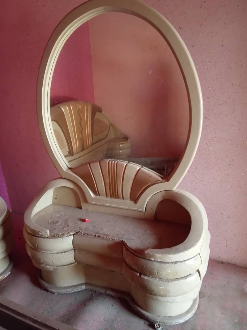 Bed and Darasing 0