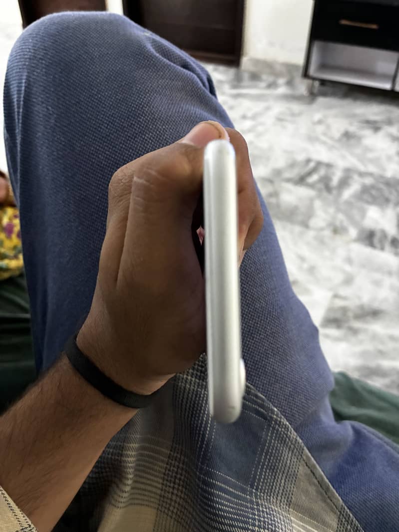 Iphone 7 no sim restriction. 4