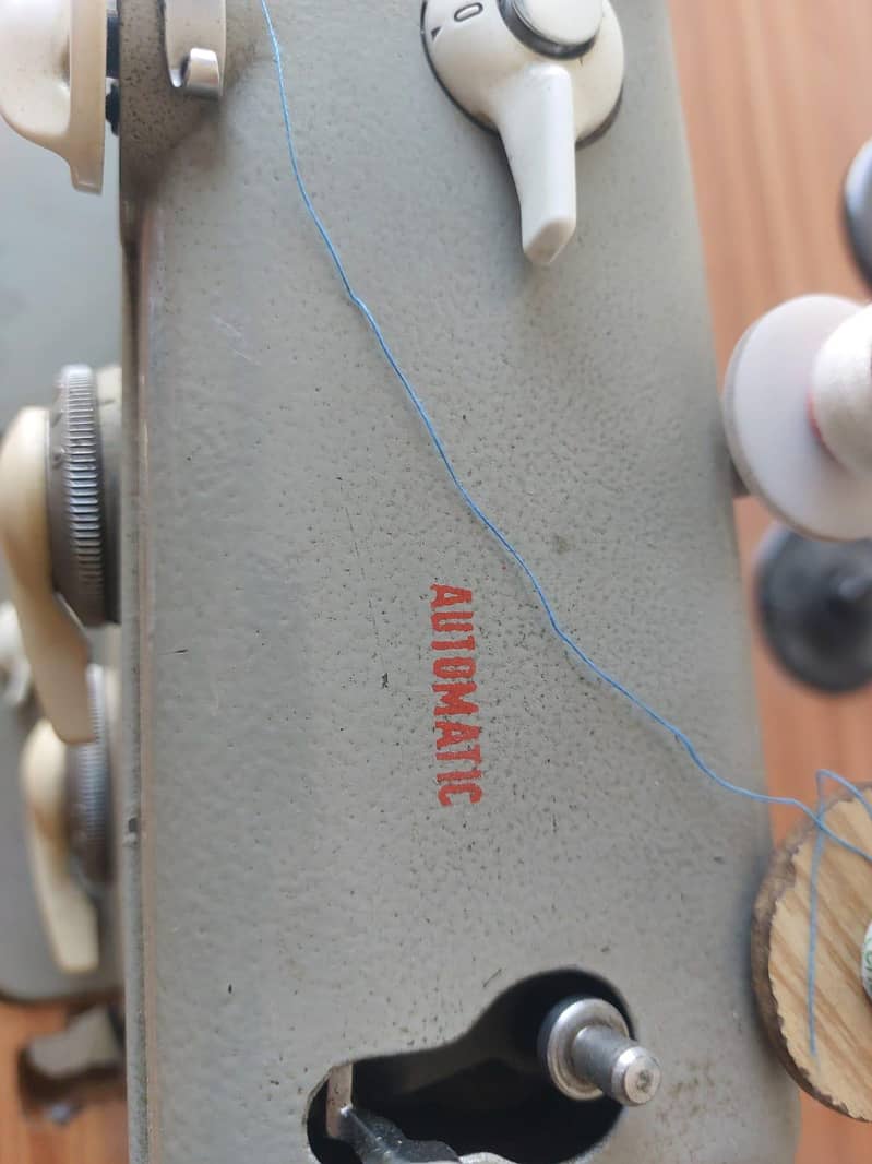 Automatic sewing machine 1