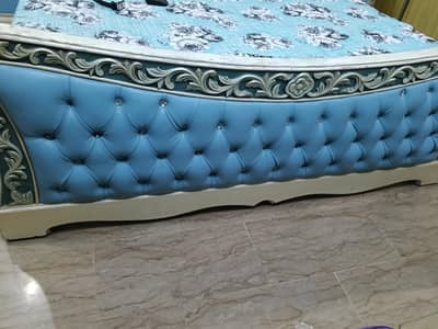 bed set and addressing table
