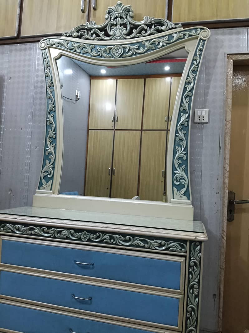 bed set and addressing table 1