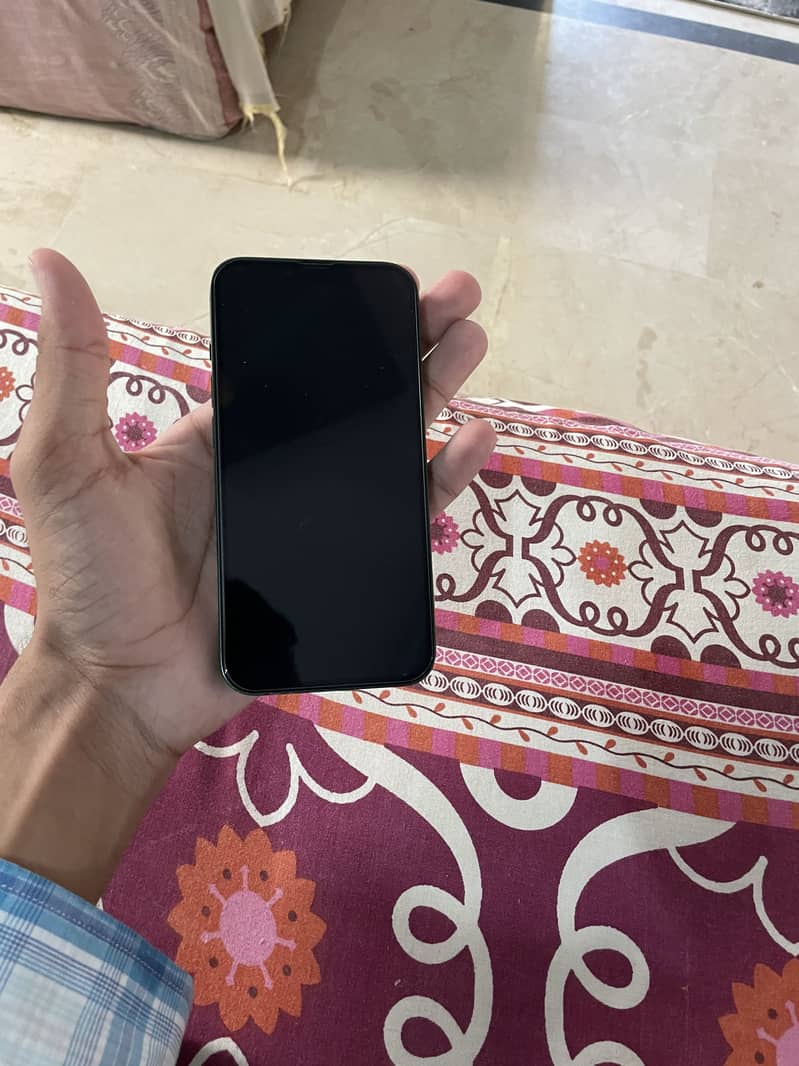 iPhone 13 3