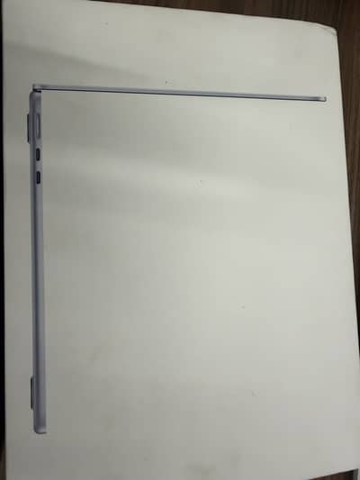 Macbook Air M5 chip 12/512 gb
