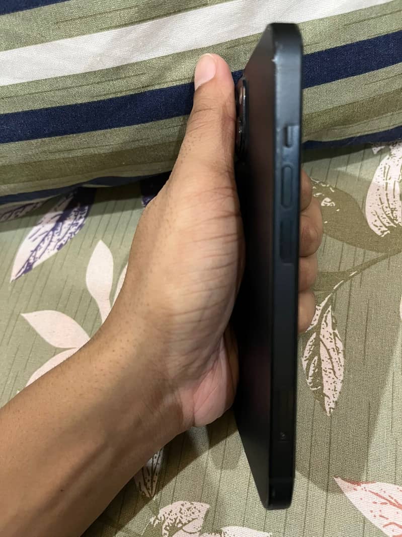 Apple iPhone 13 2