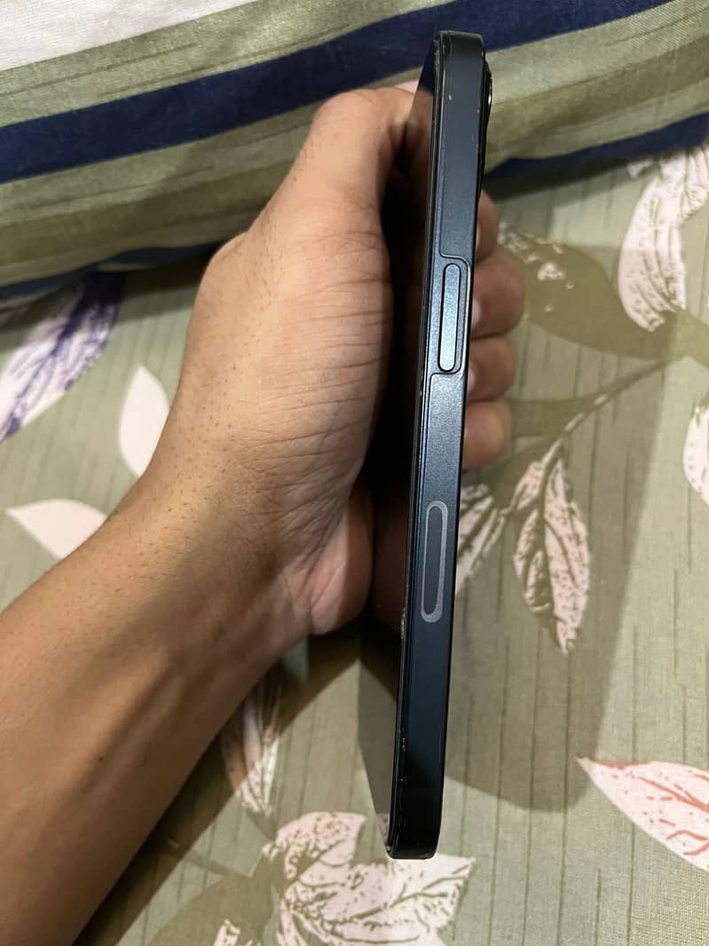 Apple iPhone 13 4