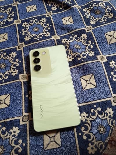 Vivo y100